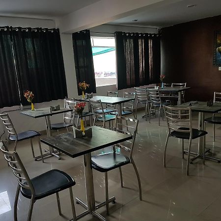 Hotel The Royal Crown Gurgaon Zewnętrze zdjęcie