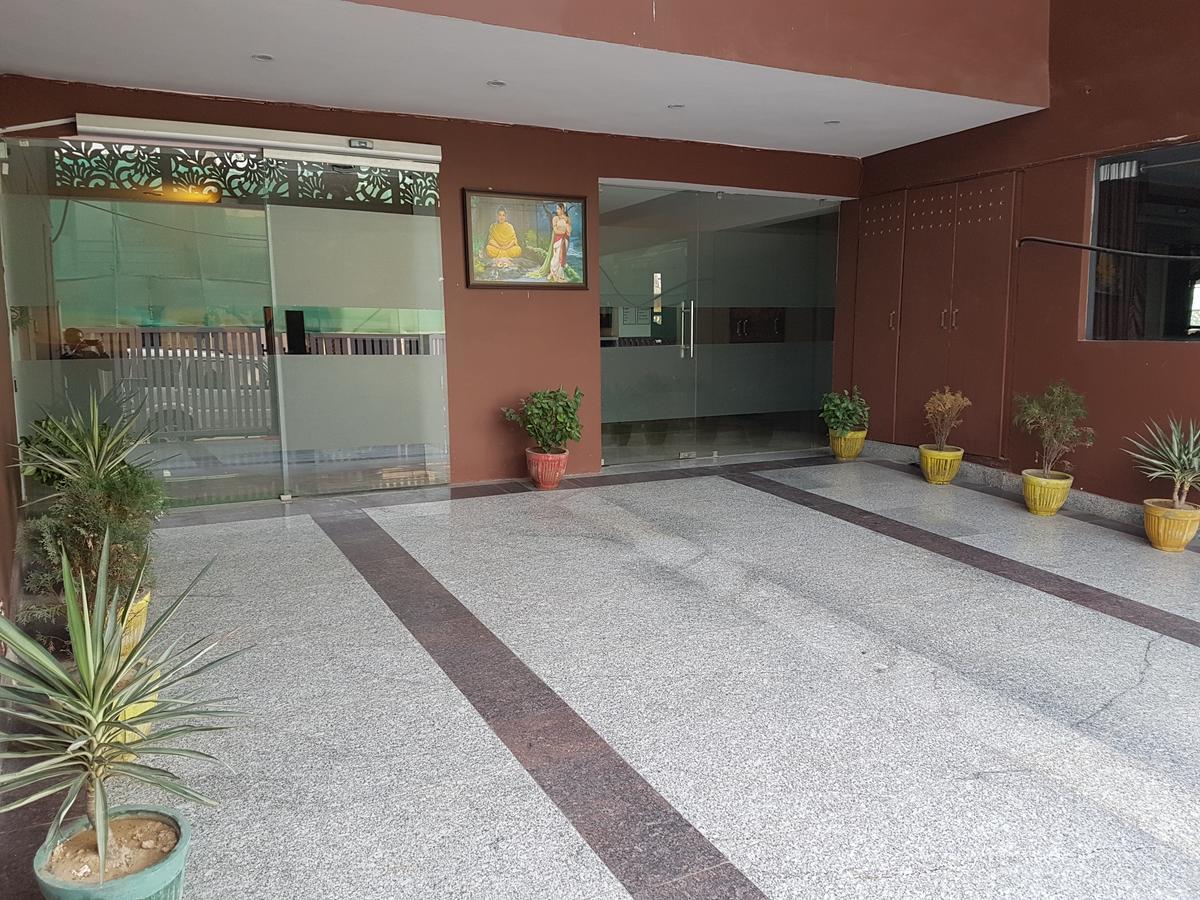 Hotel The Royal Crown Gurgaon Zewnętrze zdjęcie