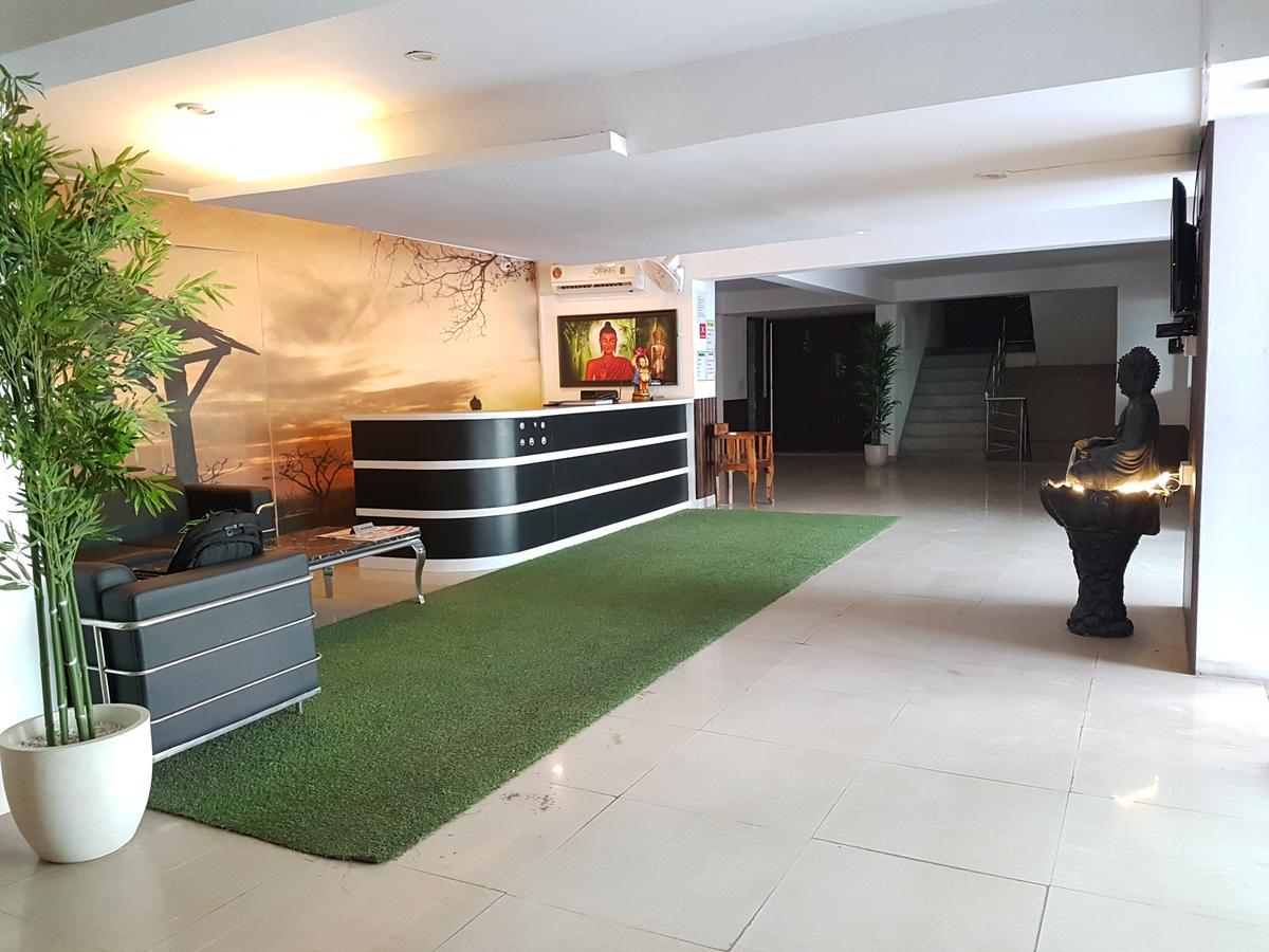 Hotel The Royal Crown Gurgaon Zewnętrze zdjęcie