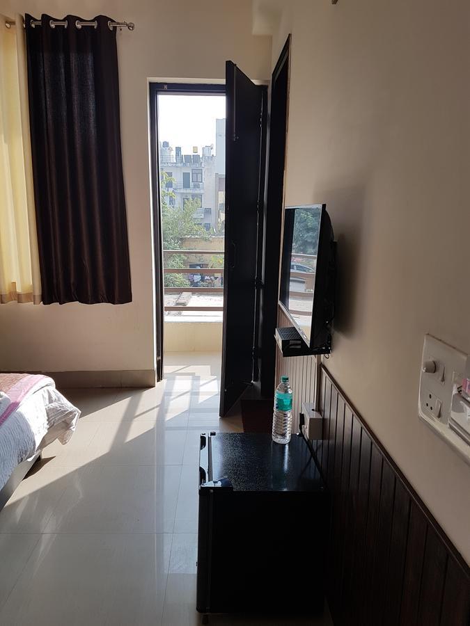 Hotel The Royal Crown Gurgaon Zewnętrze zdjęcie