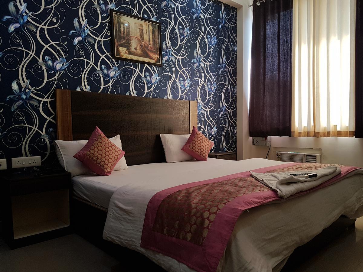 Hotel The Royal Crown Gurgaon Zewnętrze zdjęcie
